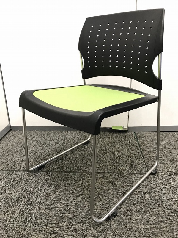 コクヨ製品のスタッキングチェアの入荷です！セット購入もできますので、ご相談ください！
                        その他シリーズ
                                    中古
            