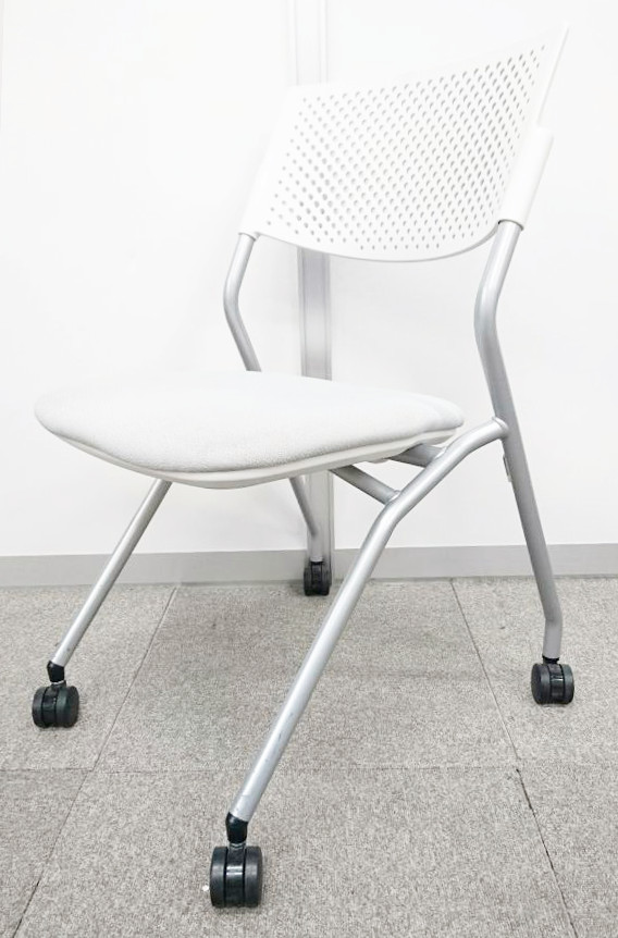 【入れ替え特価】内田洋行から人気のグレーのネスティングチェア！
                        FM-265シリーズ
                                    中古
            