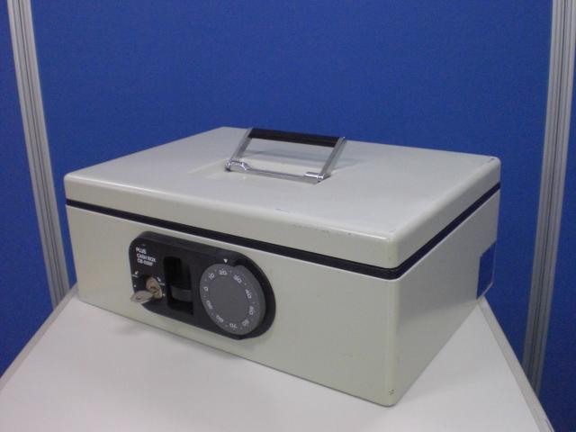 中古】 CB-030F プラス/PLUS 手さげ金庫 222699 中古オフィス家具ならオフィスバスターズ