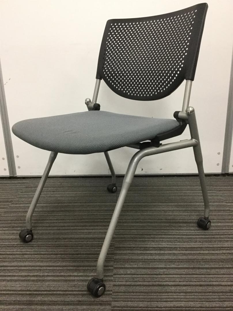 【在庫入替】オカムラ製　プロスタックチェア｜使い勝手のいいネスティングチェア入荷致しました！
                        プロスタック
                                    中古
            