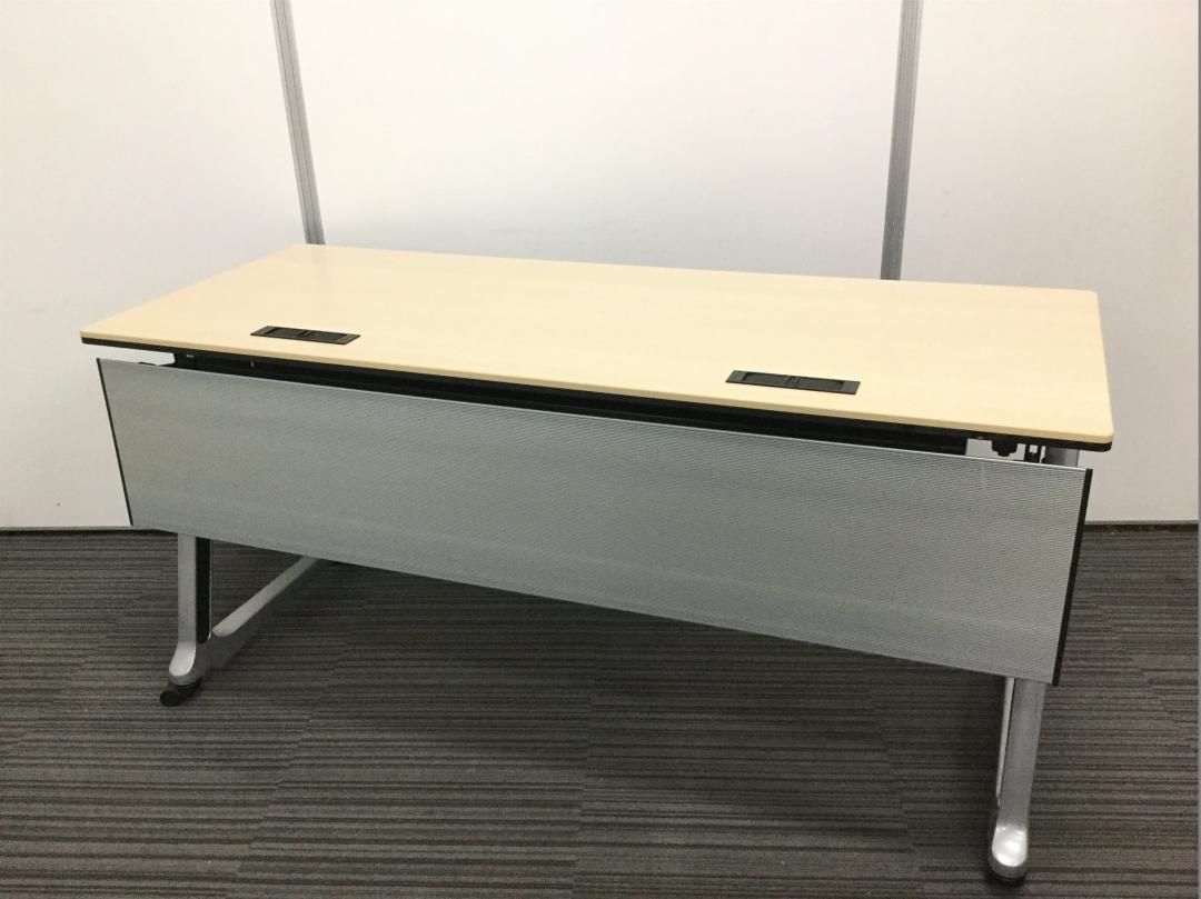 【在庫入替】横幅1500mmのスタックテーブル　ナチュラルカラー　オカムラ製インターアクトPRO
                        インターアクトPRO
                                    中古
            