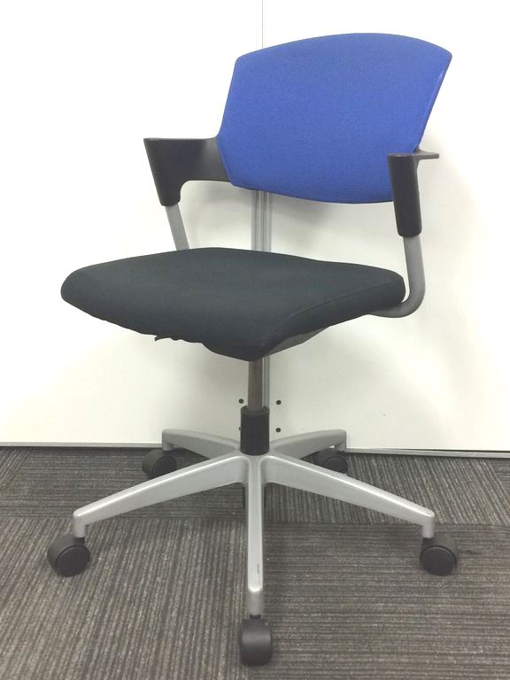 【珍しい5つ脚のキャスター付ミーティングチェア】今なら12脚揃います！
                        プロッティ
                                    中古
            