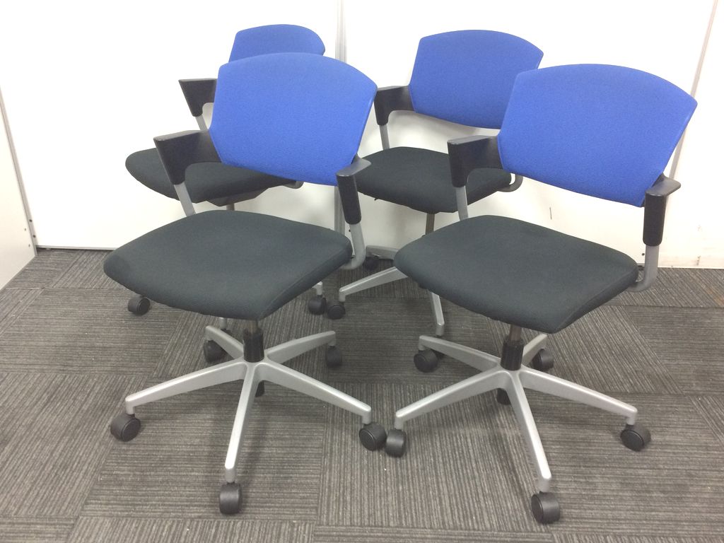【ミーティングチェア4脚セット】これから起業や拠点開設には是非！【ブルーカラー】
                        プロッティ
                                    中古
            