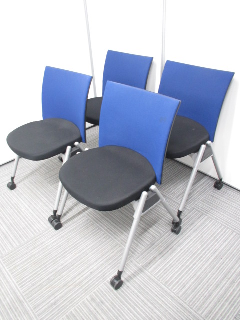 【セット買いがおすすめ!!】【社内でも奪い合いの人気者が入荷!!】キャスター付きで移動も楽々はミーティングチェア!!スタイリッシュなシルバー脚!! お買い得！
                        その他シリーズ
                                    中古
            