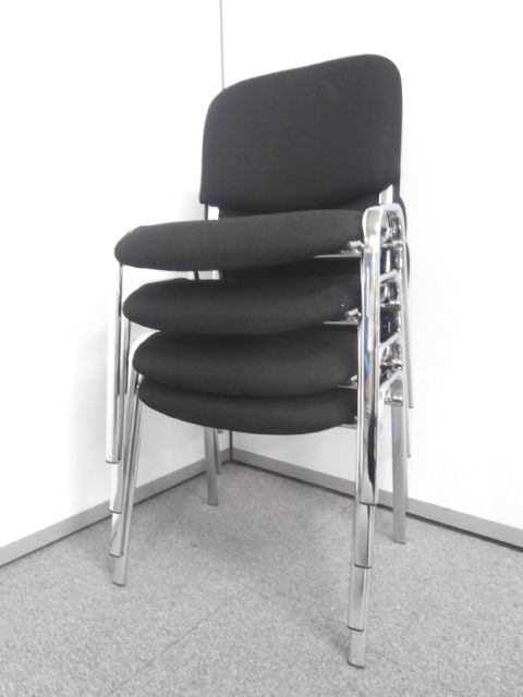 【スタッキングチェア４脚セット！！人気のブラックカラー】■スタッキングチェア　■重ねて収納
                        -
                                    中古
            