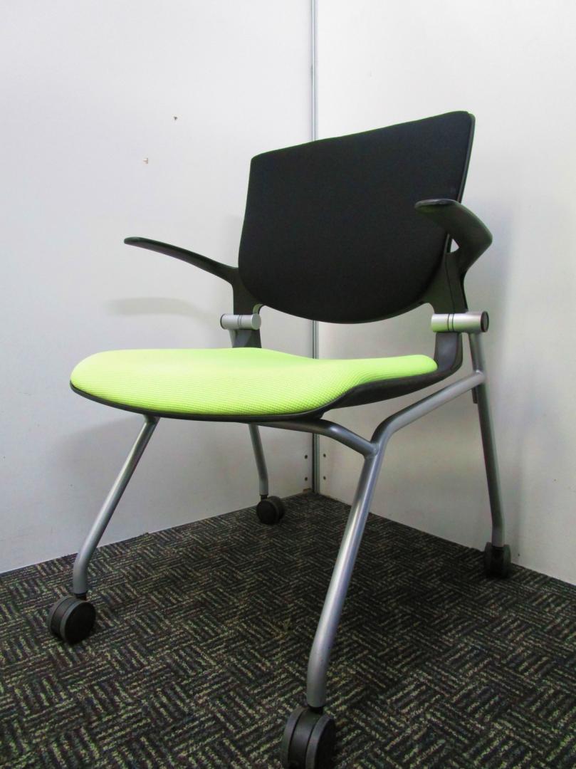 【おつとめ品】耐久性抜群！オカムラ製ネスティングチェア■座面汚れありのためお安く【B】
                        グラータ
                                    中古
            