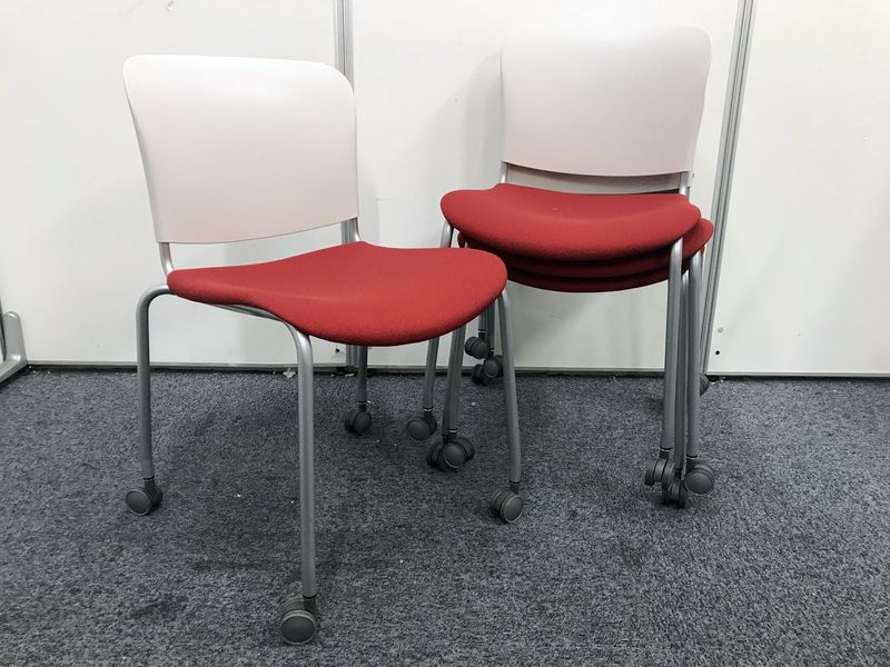 【セット】4脚セット　プラス製　スタッキングチェア　フィトナシリーズ
                        Fitona
                                    中古
            