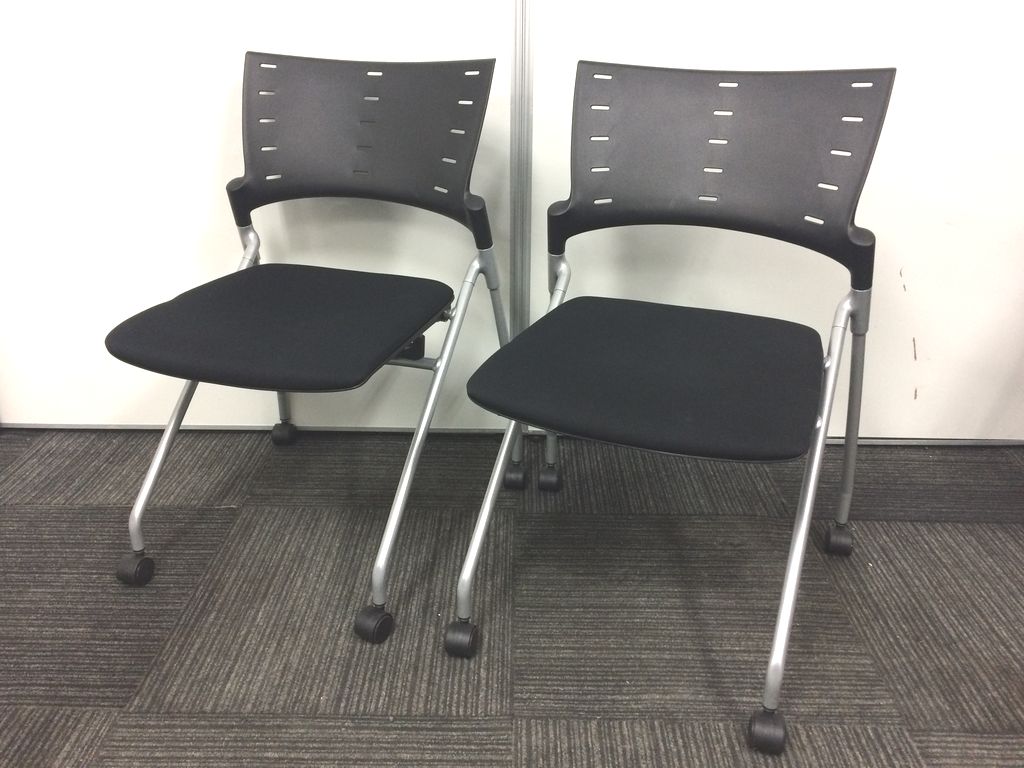 【2脚セット！】イトーキ製の定番商品になります！横重ね出来るので省スペースで活躍！
                        マノス
                                    中古
            