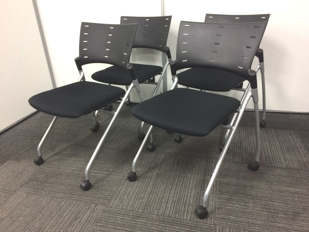 【イトーキ製・マノスチェア】人気のブラックカラーを4脚セットに致しました！
                        マノス
                                    中古
            