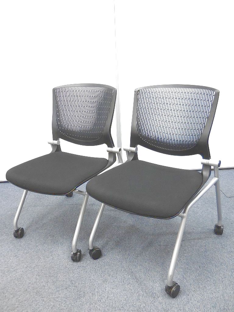 2脚セット！！【収納便利ネスティングチェア】　オカムラ製グラータ
                        グラータ
                                    中古
            