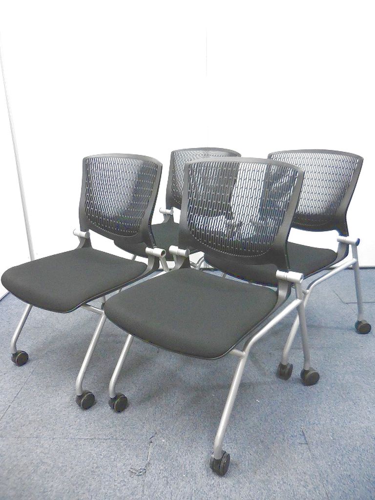 【セットでお得！！】　軽やかで洗礼されたネスティングチェア！！
                        グラータ
                                    中古
            