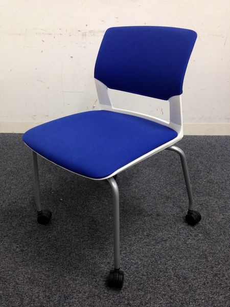 【背パッドも付いた爽やかな会議用イス】6脚入荷です！｜コクヨ製｜キャスター付き
                        その他シリーズ
                                    中古
            