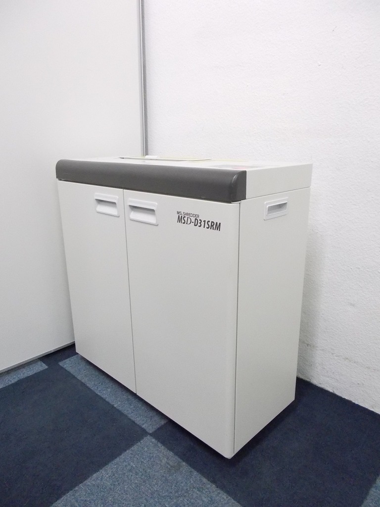 【未使用品がＭ定価の50％以上off】安心・信頼の明光商会製シュレッダーで長期間の使用も安心！！滅多に新古品は入ってこないので、非常におススメです！【Ａ３用紙対応】【１台限定】
                        D31SRM
                                    新古品
            