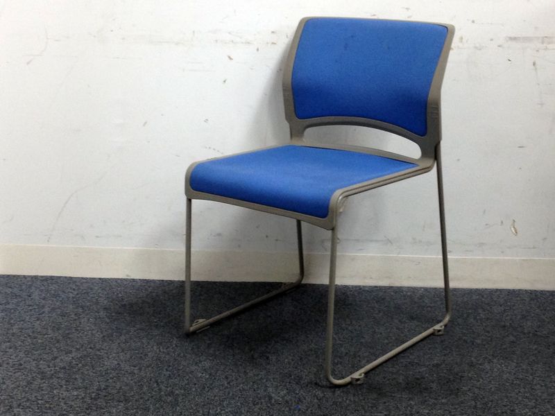 【会議用イス｜2脚のみ】オカムラ製のしっかりした製品｜座面は布張り
                        その他シリーズ
                                    中古
            