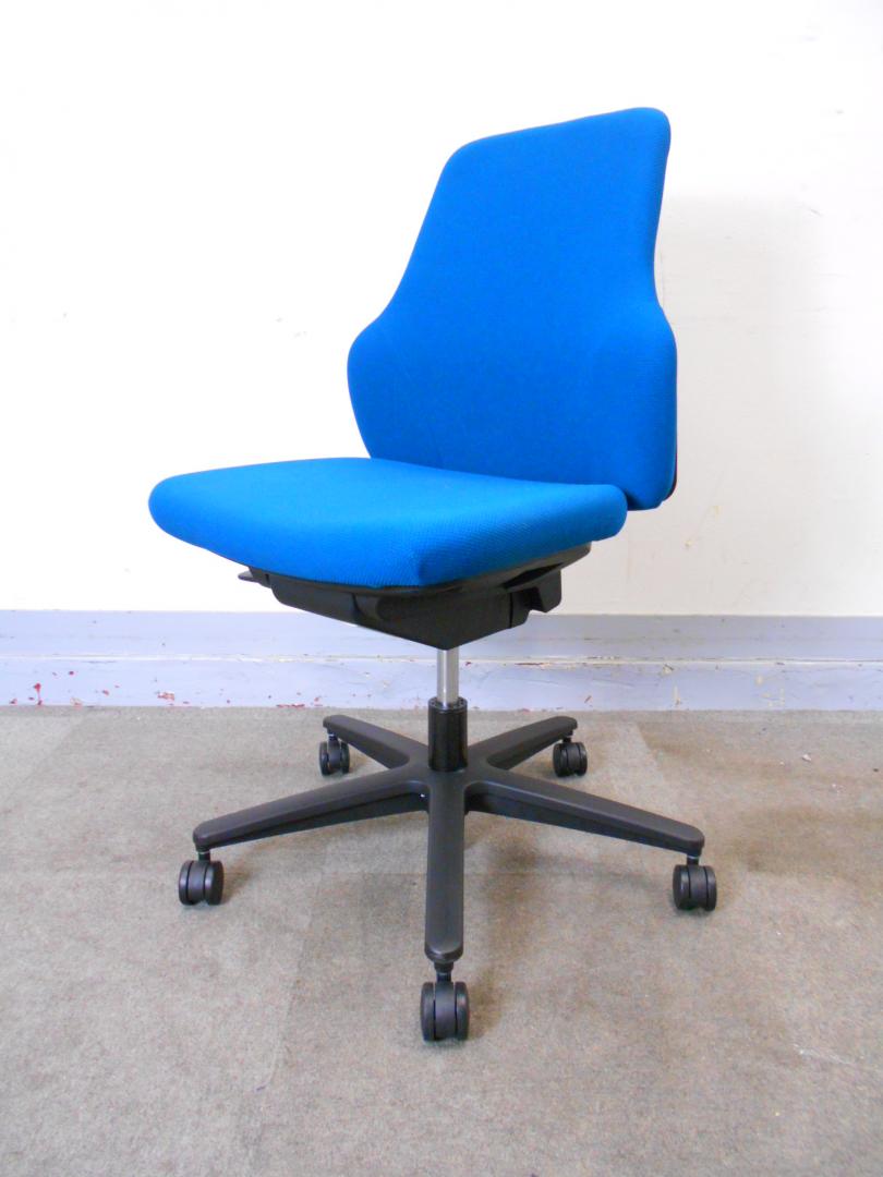 【KS】[状態良好]コクヨ　グーフォ　安定感のある座り心地をあなたに
                        Gufo
                                    中古
            