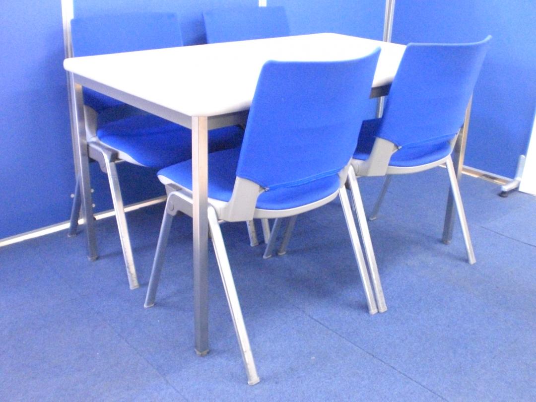 【纏めて12脚揃いで入荷!!】使わないときには重ねて収納可能で省スペース!!長時間の会議でも疲れにくいクッション性!!
                        エレナ
                                    中古
            