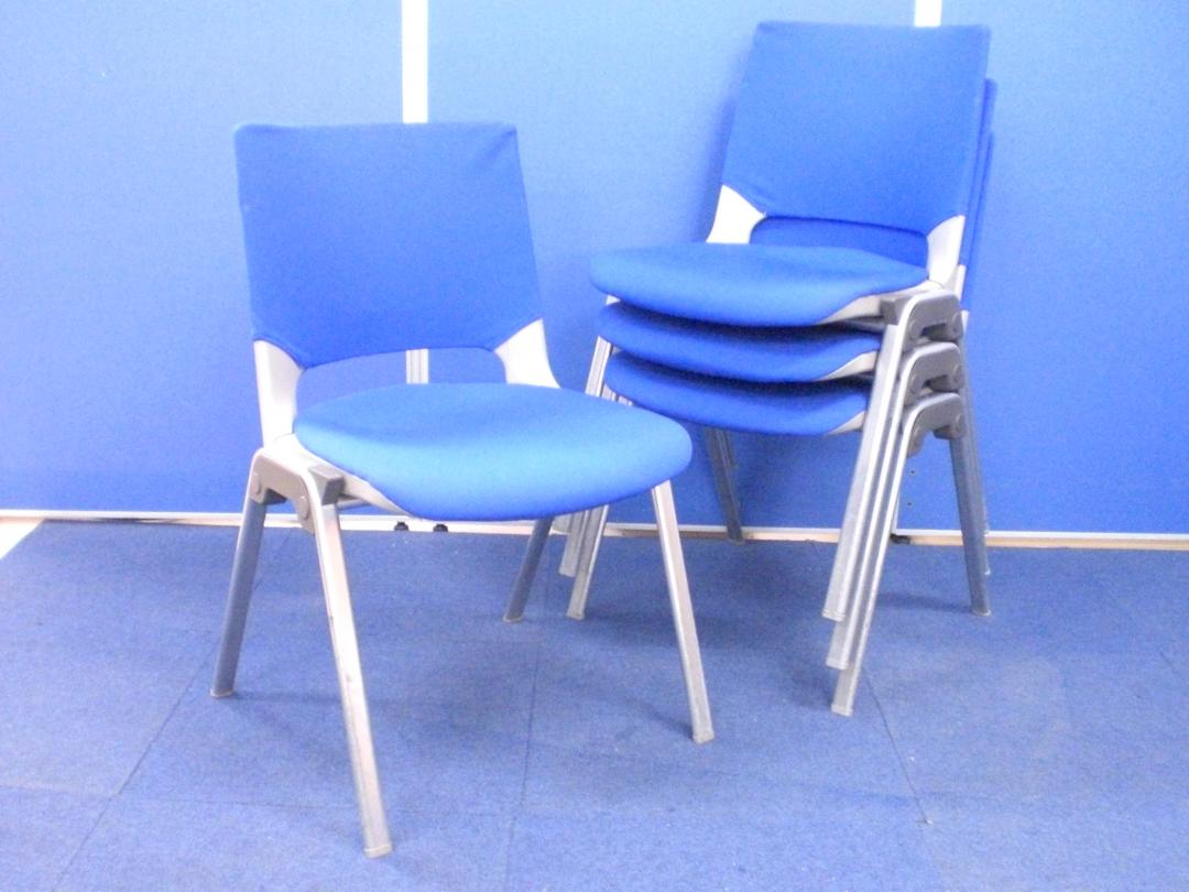  【セットでお買い得!!】使わないときには重ねて収納可能で省スペース!!長時間の会議でも疲れにくいクッション性!! 
                        エレナ
                                    中古
            