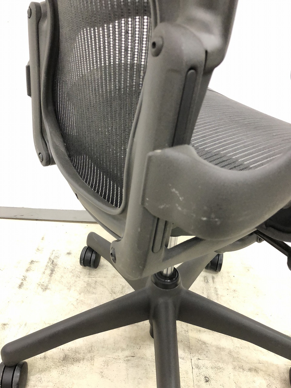 中古】アーロンチェア Herman Miller/ハーマンミラー 肘付ハイバック