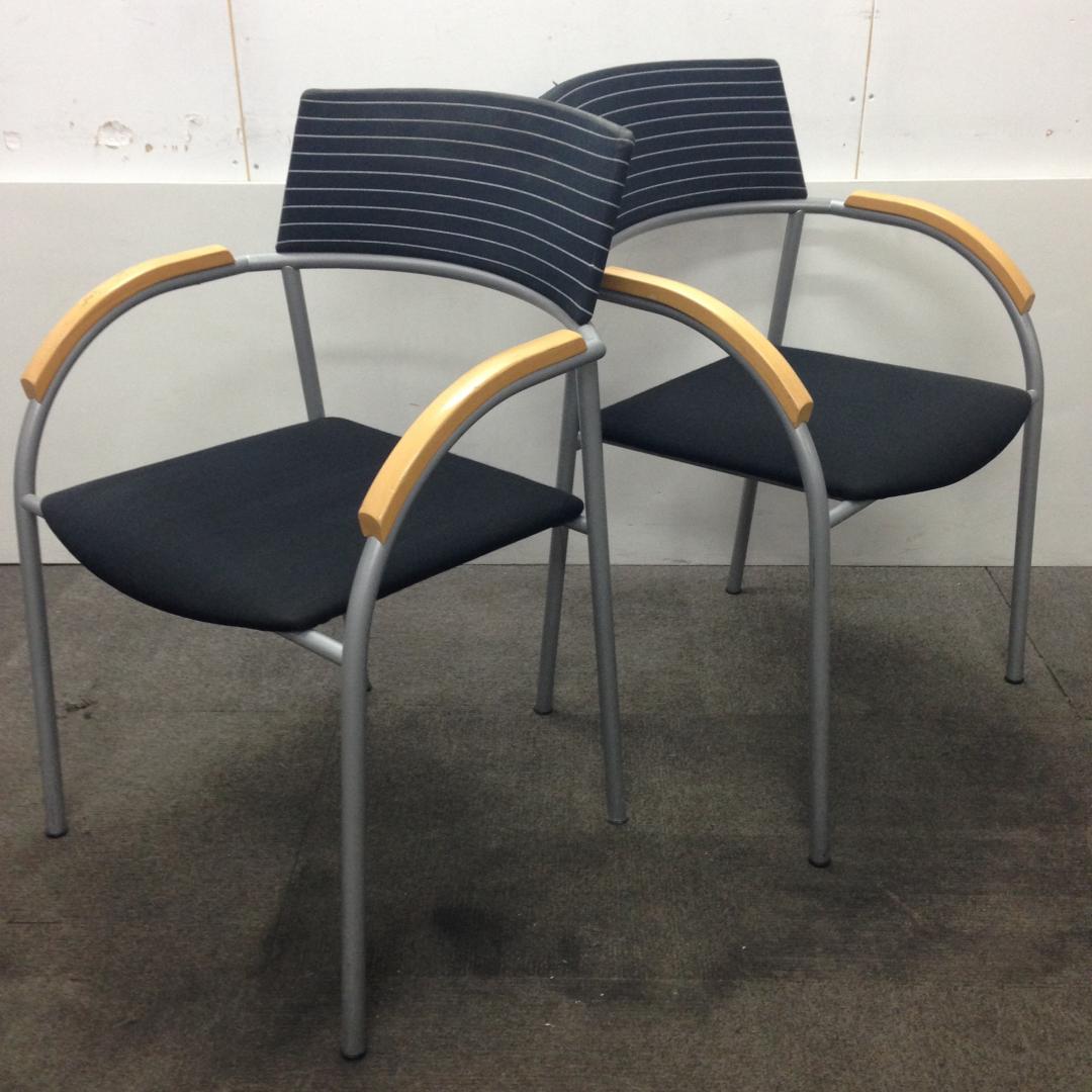 【海外メーカー製！】オシャレなミーティングチェア2脚セットです！
                        -
                                    中古
            