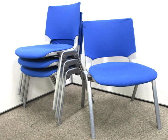 【４脚セット、お買い得！】明るい気持ちで打合せを■晴れ渡る空のようにさわやかなブルー■品質に自身あり！
                        エレナ
                                    中古
            