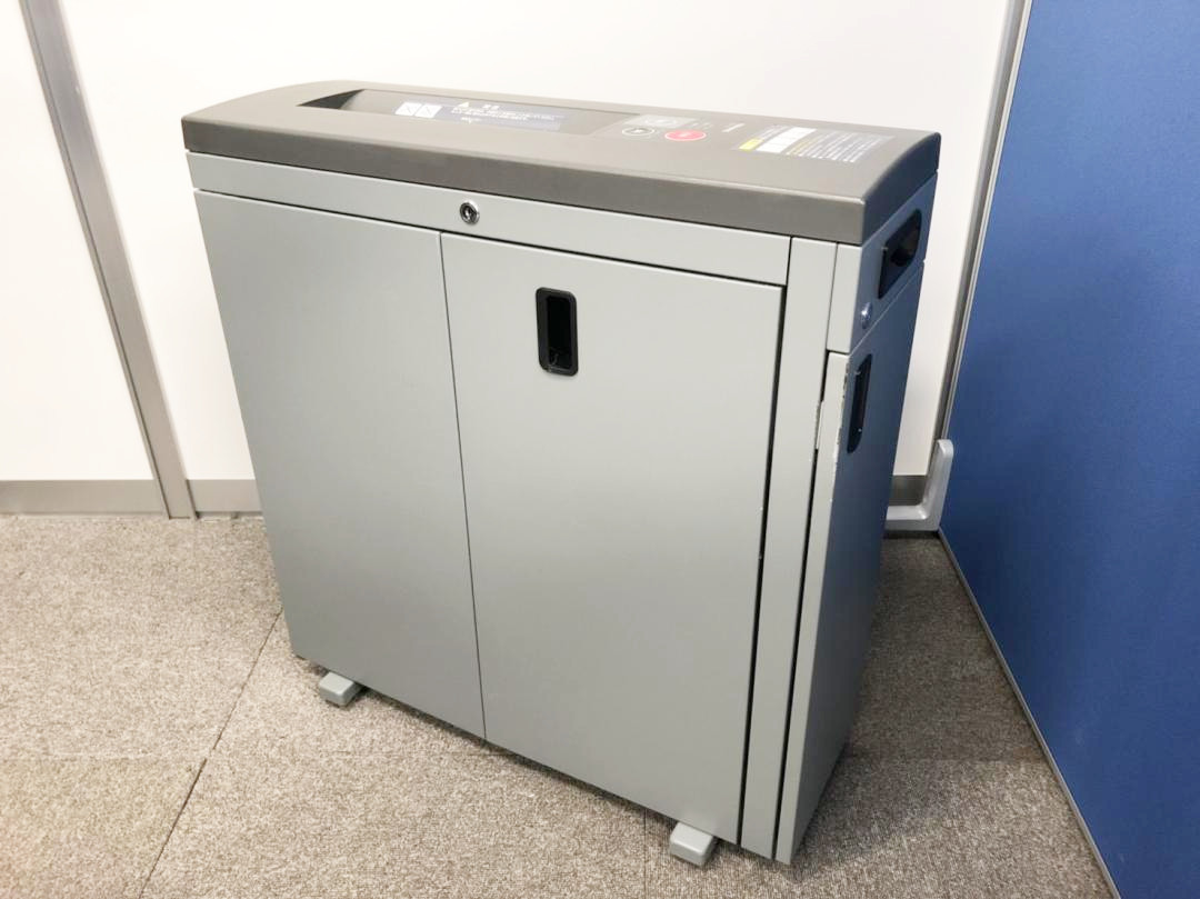 【コンパクトなサイズ！】省スペースにもピッタリのシュレッダー登場！！
                        -
                                    中古
            