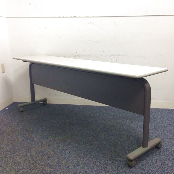 【7台揃います！】折り畳み式テーブル｜キャスター付き｜スタック収納可
                        その他シリーズ
                                    中古
            