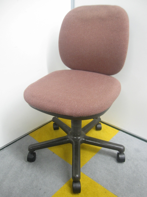 【厚めのクッションが気持ちいい！】オフィスチェア
                        その他シリーズ
                                    中古
            