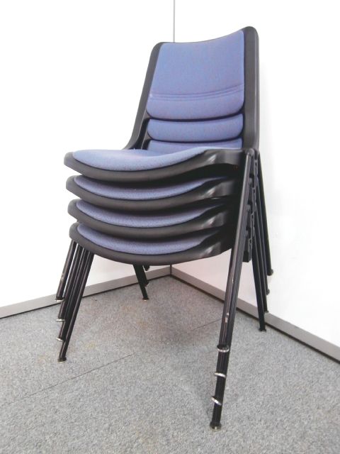 【４脚セット商品・スイスのオフィスファニチャー専門メーカージロフレックス製】■ジロフレックス製　■スタッキングチェア　■重ねて収納
                        -
                                    中古
            