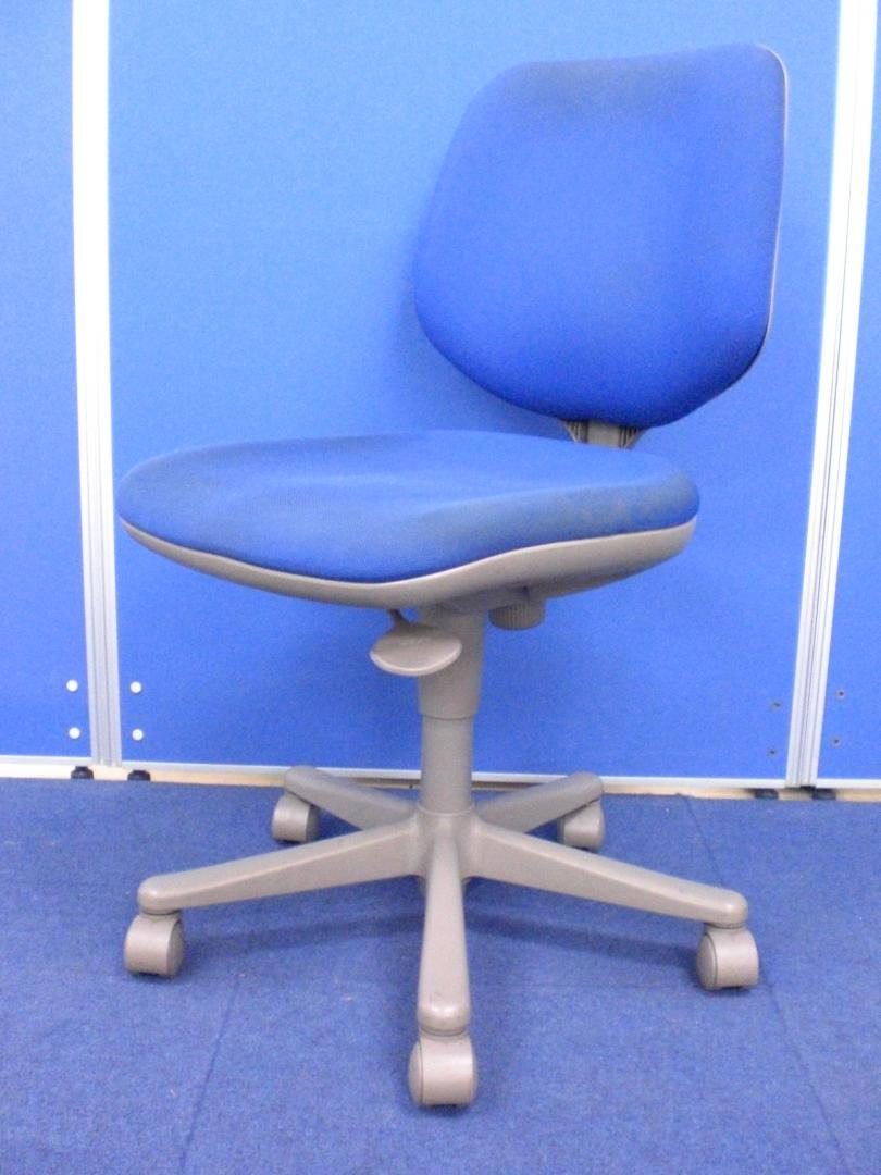[3脚入荷!!]岡村製作所製 CG-Eチェア■大人気シリーズが入荷いたしました！■人気のブルーの肘無しチェア
                        CG-E
                                    中古
            