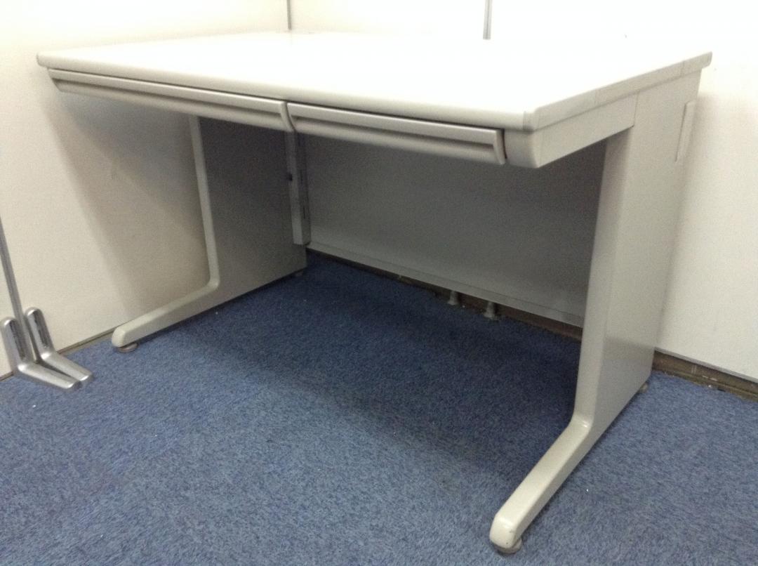 【4台入荷】人気のSDシリーズ　入れ替えにどうぞ！
                        SDデスクシステム
                                    中古
            