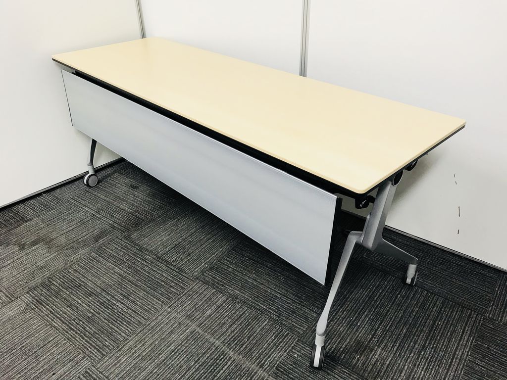 【ラス１特価！】【2015年製と使用年数が少ないキャスター付、折り畳み式テーブル】会議室や研修スペースにいかがですか？【β】
                        その他シリーズ
                                    中古
            