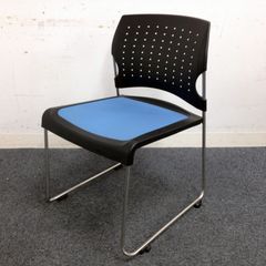 【大量入荷】安心のコクヨ製!!ブラック×ブルーの鮮やかなデザイン。【会議用スタッキングチェア】
                        プレド
                                    中古
            