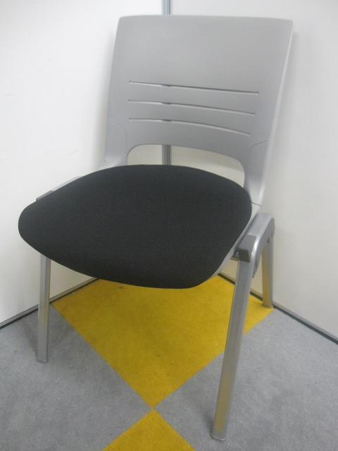 【4脚セット！】【スタイリッシュなデザインと快適なロッキング！】ミーティングチェア
                        エレナ
                                    中古
            