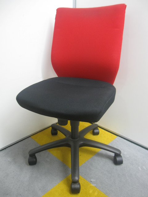 【おつとめ品】【座面部分へたれのためお安くご提供！】オフィスチェア
                        CXスプレージ
                                    中古
            