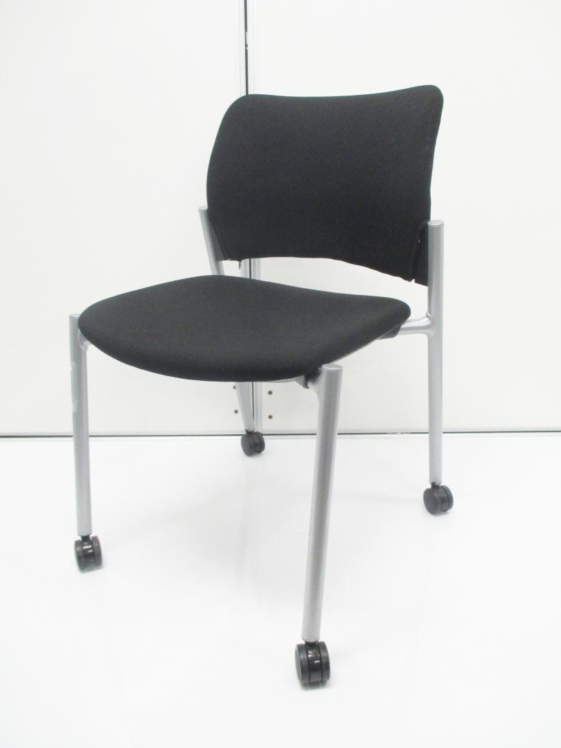 【美品・2014年製】クッション厚いスタッキングチェア　■オカムラ製　■キャスター付　■人気のブラック　【中央区】【日本橋】【中古オフィス家具】
                        その他シリーズ
                                    中古
            