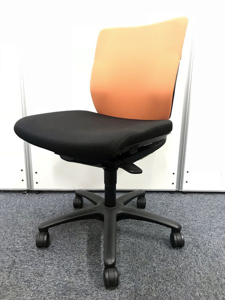 【おつとめ品】通常価格：9800円！オカムラ製　アドフィット　カラー：オレンジ
                        アドフィット 
                                    中古
            