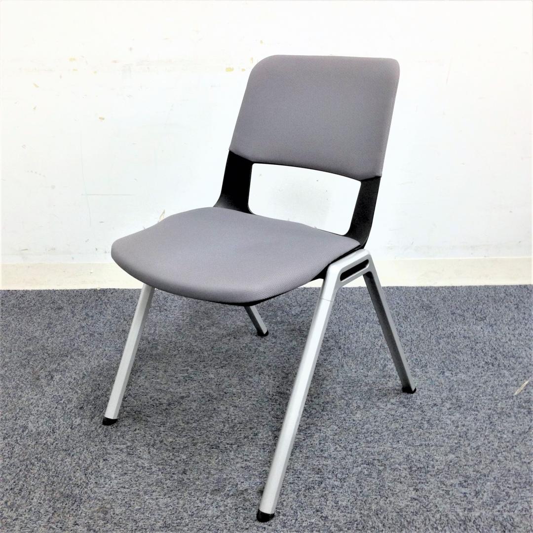 【34脚入荷】収納効率に優れたスタッキングチェア！！　コクヨ　Parade（パレード）丈夫な上にコンパクト収納可能！！
                        パレード
                                    中古
            