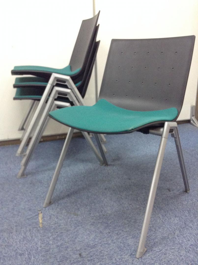 【4脚1セット価格】背面ブラック×座面グリーン　お洒落です
                        その他シリーズ
                                    中古
            