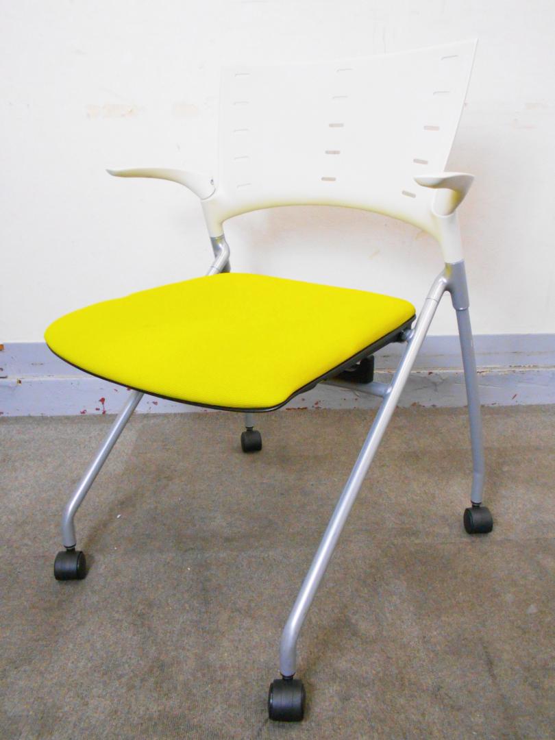 【KS】[スーパーの買い物カートのように収納可能!!収納スペースもコンパクト!][キャスター付き]会議用チェア　ミーティングチェア　平行スタック収納タイプ
                        マノス
                                    中古
            