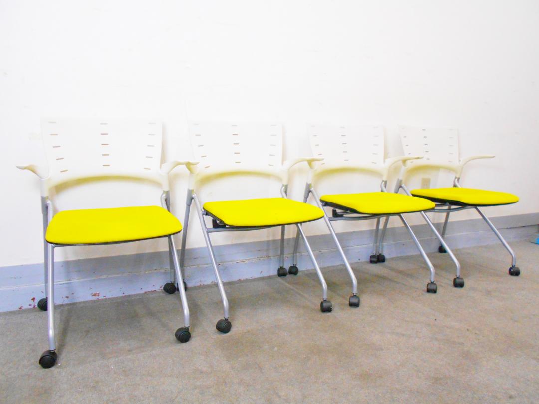 【KS】【セットで1000円お買い得!!】[スーパーの買い物カートのように収納可能!!収納スペースもコンパクト!][キャスター付き]会議用チェア　ミーティングチェア　平行スタック収納タイプ
                        マノス
                                    中古
            