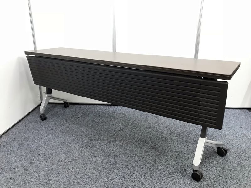 【まとめてご購入承ります！】3人掛けサイドスタックテーブル　シックなブラウンカラー　
                        その他シリーズ
                                    中古
            