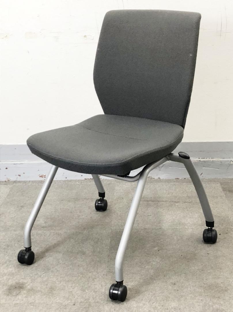 【KS】【残り1脚となりました！】ちょっとしたスペースに設置可能なコンパクトチェア！厚めのクッションですわり心地も◎！
                        スタイラ
                                    中古
            