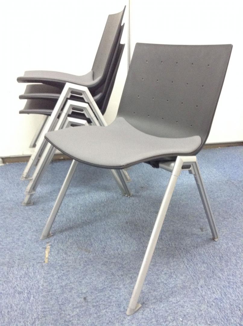 【4脚1セット価格】色違いもあります。　内田洋行製スタッキングチェア
                        その他シリーズ
                                    中古
            