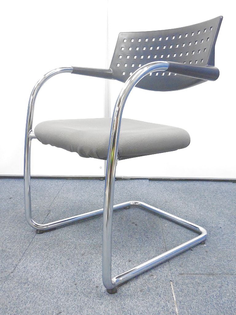 【人気のデザイナーチェアが４脚のみ入荷！】会議室や研修スペースにいかがですか？
                        visavis
                                    中古
            