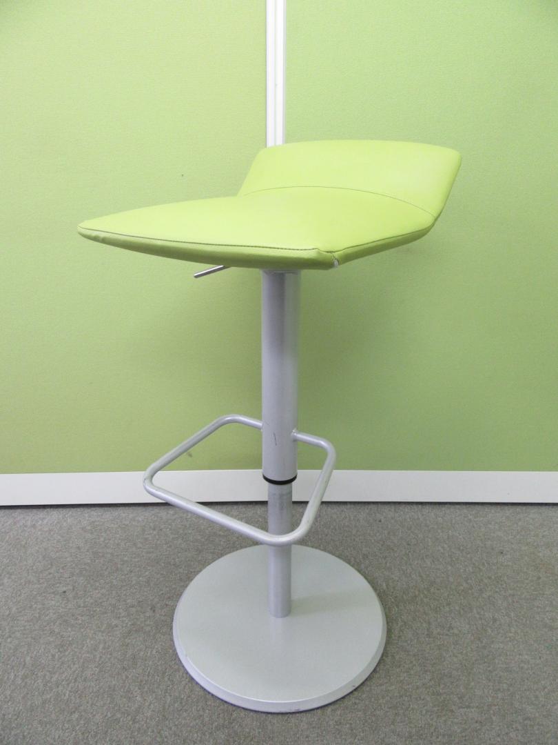 【今、密かに人気です!!】お洒落なオフィスつくりにはこれ!!超稀少なカウンターチェアが限定入荷!!【管理番号:A00525363】θ
                        その他シリーズ
                                    中古
            