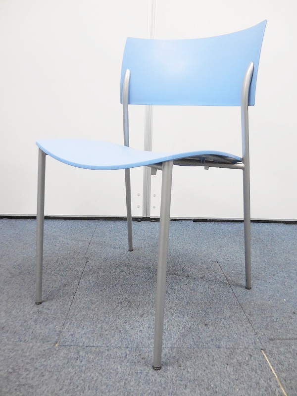 【定価5万円の高級チェア！】清潔感溢れるブルーのスタッキングチェア！使わないときは重ねて収納可能！会議室や研修スペースにいかがでしょうか！
                        ch@ty
                                    中古
            