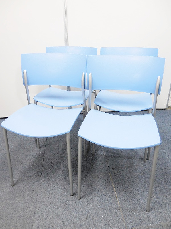 【纏め買いがおすすめ！】清潔感溢れるブルーのスタッキングチェア！使わないときは重ねて収納可能！会議室や研修スペースにいかがでしょうか！
                        ch@ty
                                    中古
            