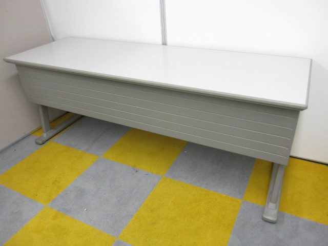 【畳んでスタック可能！】【会議やイベントに便利！】サイドスタックテーブル
大きな傷は有りませんが、状態が古いため中古感が出てます。
                        L-table
                                    中古
            