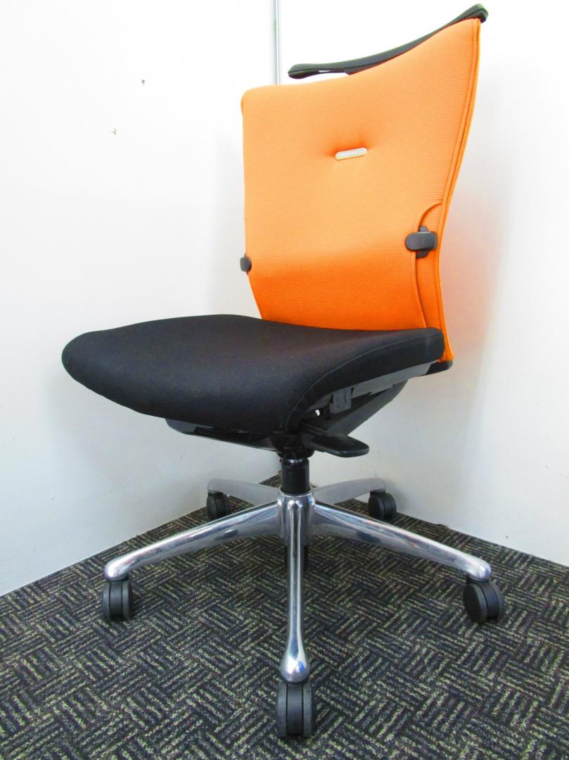 【￥12,000⇒￥9,000】【在庫一掃のため特別価格！】高機能な肘付きチェアが安い！便利なコートハンガー付き！明るいオレンジカラー！【中古オフィス家具】【さいたま市】
                        フィーゴ
                                    中古
            