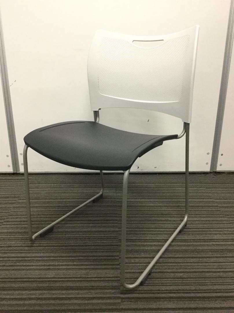 【アウトレット・未使用品】52脚入荷｜スタッキングチェア｜背もたれ・座面樹 脂製｜落ち着いたグレー色
                        MC-Mシリーズ
                                    新古品
            